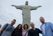 Governo do Brasil quer aumentar o turismo de Israel no país Jornalistas israelenses e representante da LATAM em um dos atrativos turísticos mais conhecidos do mundo, o Cristo Redentor, no RJ