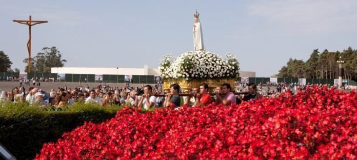 Capelinha das Aparições de Fátima, principal destino religioso de Portugal, comemora a data com exposição especial (Foto: Divulgação)