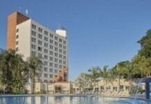 Bourbon Cataratas do Iguaçu Resort reabre no dia 10 de junho Piscina externa do Bourbon Cataratas do Iguaçu (Foto: Divulgação)