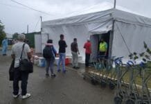 Aeroporto de Fernando de Noronha monta estrutura temporária para entrega de bagagem Aeroporto de Fernando de Noronha monta estrutura temporária para entrega de bagagem (Foto: Karol Vieira)