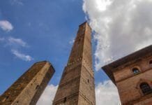 Torre Garisenda em Bolonha, na Itália, ‘cambaleia’ e preocupa autoridades Torres da Bolonha são algumas das principais atrações turísticas do município