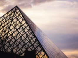 Quatro obras valiosas para descobrir no Museu do Louvre (Foto: BiZkettE1/Freepik)