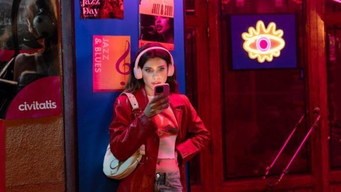 Millennials e Gen Z planejam viagens com redes sociais