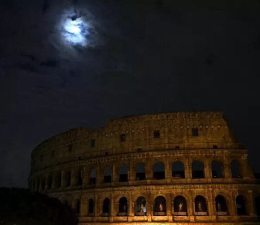 Coliseu inicia visitas noturnas às quintas-feiras com novas exposições Coliseu é um dos principais monumentos de Roma (Foto: Ansa Brasil)