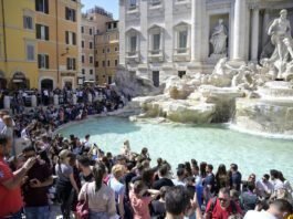 Prefeitura de Roma avalia limitar acesso à Fontana di Trevi para turistas (Foto: ANSA Brasil)