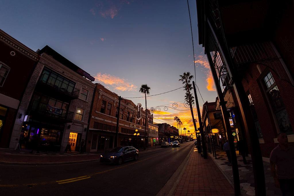 Ybor City, Downtown e Riverwalk são destaques da vida noturna em Tampa (Foto: Divulgação) Ybor City, Downtown e Riverwalk são destaques da vida noturna em Tampa (Foto: Divulgação)