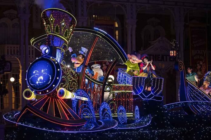 Main Street U.S.A. recebe personagens clássicos no novo desfile 'Disney Starlight' (Foto: Divulgação) Main Street U.S.A. recebe personagens clássicos no novo desfile 'Disney Starlight' (Foto: Divulgação)