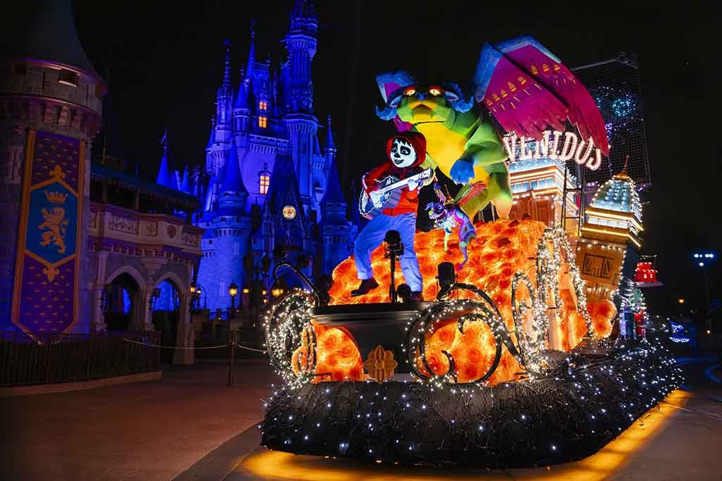 Main Street U.S.A. recebe personagens clássicos no novo desfile 'Disney Starlight' (Foto: Divulgação) Main Street U.S.A. recebe personagens clássicos no novo desfile 'Disney Starlight' (Foto: Divulgação)