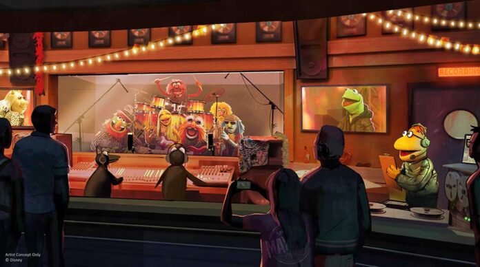 Visitantes percorrem a fila temática com estúdio de gravação e personagens dos Muppets na nova atração do Disney’s Hollywood Studios (Foto: Divulgação)