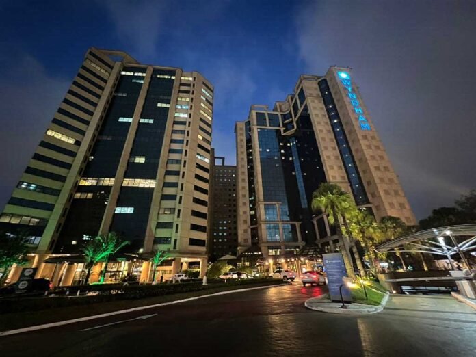 Um dos destaque é o Wyndham São Paulo Ibirapuera Convention Plaza que subiu mais de 80 posições em pouco mais de um ano e hoje está na 15ª posição (Foto: Divulgação) Um dos destaque é o Wyndham São Paulo Ibirapuera Convention Plaza que subiu mais de 80 posições em pouco mais de um ano e hoje está na 15ª posição (Foto: Divulgação)