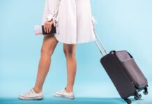 Justiça condena aérea por cobrar bagagem de mão em voo internacional Passageiro ganha ação por cobrança indevida de bagagem de mão (Foto: Freepik)