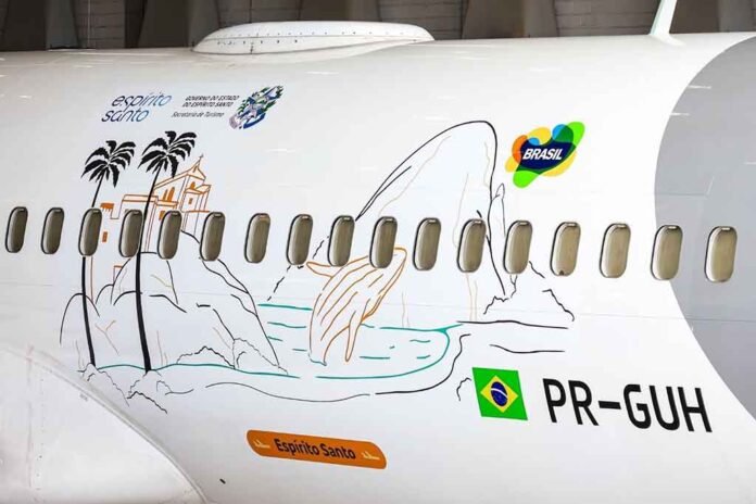 Boeing 737-800 da GOL adesivado com elementos capixabas da iniciativa 'Conheça o Brasil: Voando' (Foto: Morgan Spotter)