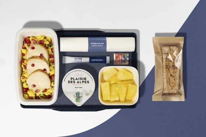 Nova bandeja da cabine Premium substitui antigo serviço 'Bon Appétit' da Air France (Foto: Divulgação)
