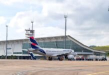 LATAM retoma voos em Juiz de Fora com ligação para Guarulhos LATAM retomou os voos diários entre Juiz de Fora e São Paulo/Guarulhos (Foto: Patrícia Lanini)