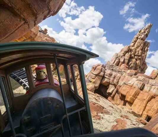 Big Thunder Mountain Railroad reabre com novidades na Disney Big Thunder Mountain Railroad reabre no Magic Kingdom com nova magia e trens atualizados (Foto: Divulgação)
