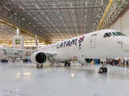 LATAM apresenta primeiro Embraer E195-E2 em São José dos Campos (Foto: ASA/LATAM)