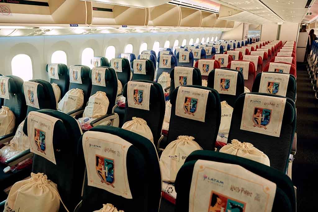 Cabine temática marcou voo especial da LATAM para Orlando (Foto: Divulgação) Cabine temática marcou voo especial da LATAM para Orlando (Foto: Divulgação)
