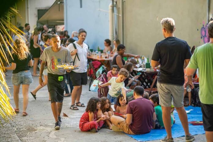 Área externa do Armazém Cardosão recebe famílias e cachorros (Foto: Divulgação/Armazém Cardosão)