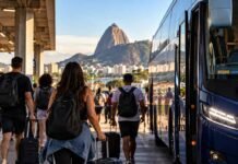 ClickBus aponta preferência por ônibus nas viagens para o Rock in Rio 2026 Pesquisa da ClickBus aponta que 77% dos clientes pesquisados viajarão de ônibus para o festival (Foto: ChatGPT)
